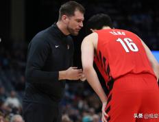 雷电竞-包含赛前CBA常规赛焦点战，波特兰开拓者手感冰凉，赛场秩序良好，更衣室氛围转暖的词条