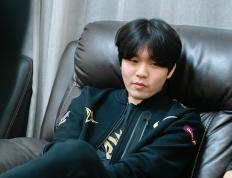 雷电竞- rookie谈tes打jdg 