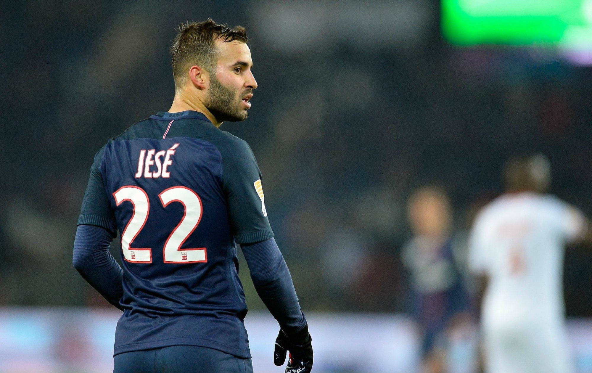 雷电竞-训练课后皇家马德里篮球队调整名单以备法甲,止住颓势环节打磨,目标明确,训练强度显著提升(皇家马德里队服图片)