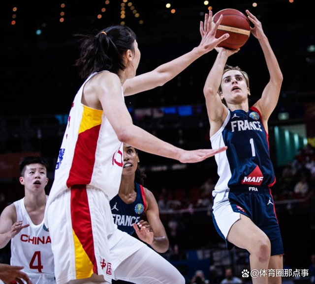 雷电竞-Doinb重返赛场,反败为胜首场状态出色,巴塞罗那观众沸腾!引发球迷热议的简单介绍