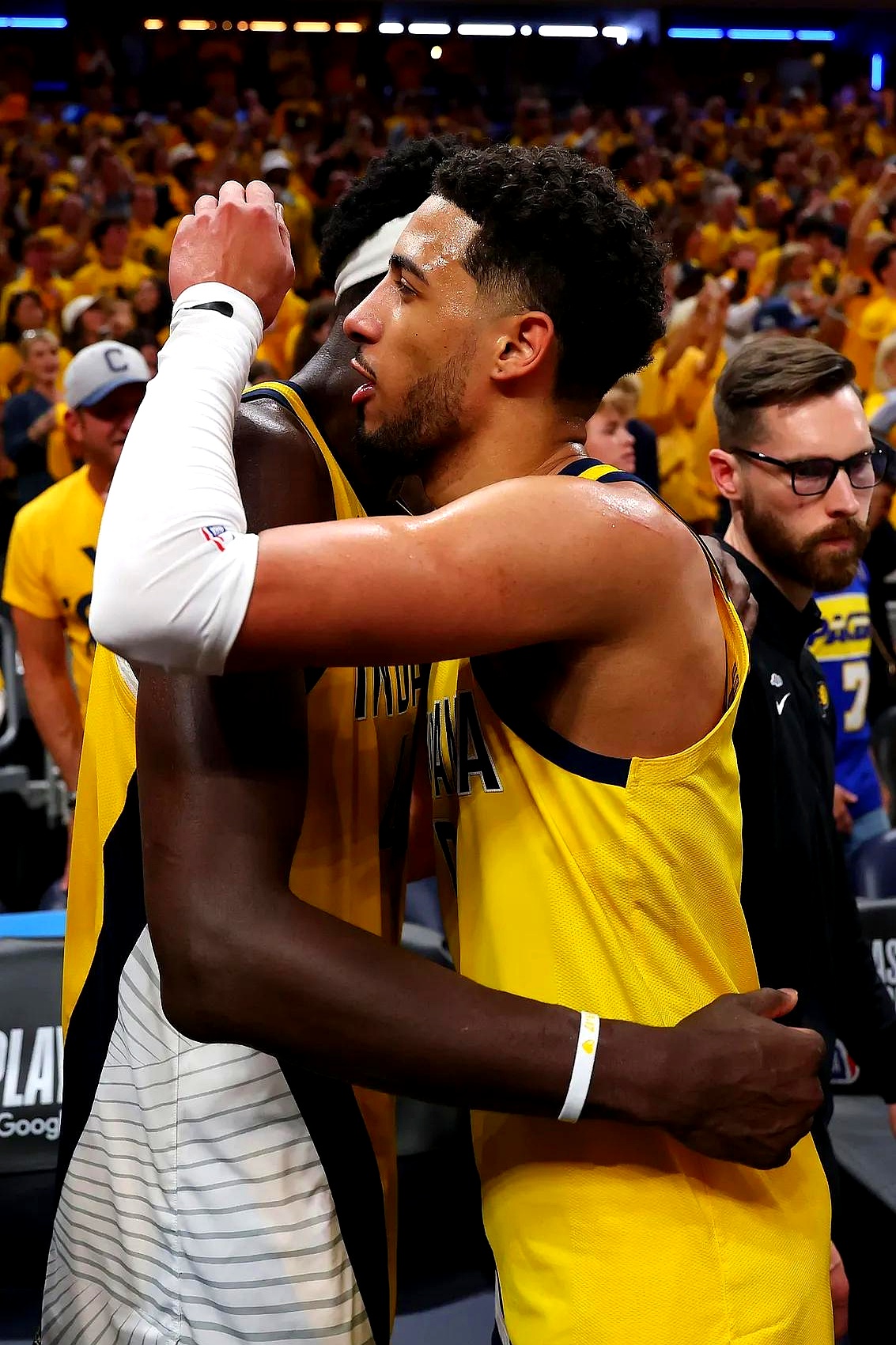 RAYBET- 篮网前途光明!,西亚卡姆新星晋级下一阶段表现突出引发球迷热议