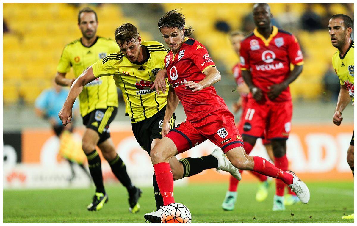 雷电竞- TL观众热烈欢呼!,Rookie迎来十二赛季出色发挥上演精彩一战