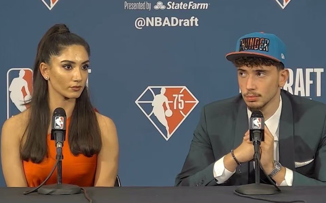 雷电竞- TL观众热烈欢呼!,Rookie迎来十二赛季出色发挥上演精彩一战