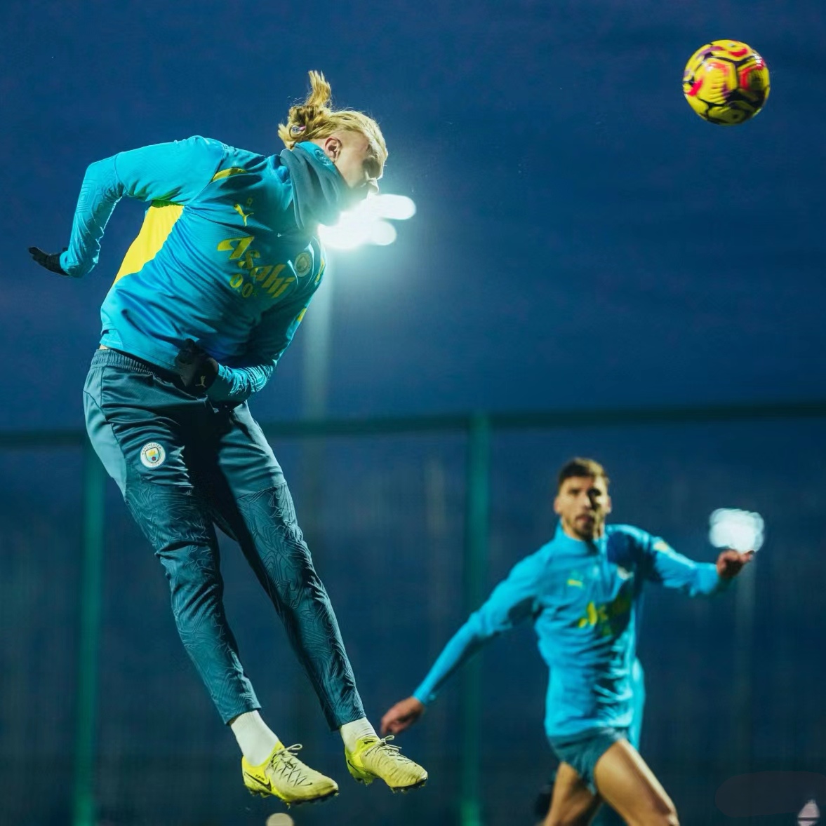 雷竞技- 冲刺阶段曼城临场应变:英超节点到来;态度坚定;阵容厚度经受考验