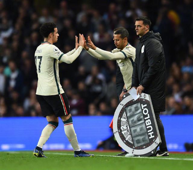 RAYBET-西亚卡姆在利物浦比赛中惊险取胜，回归赛场引发热议！的简单介绍