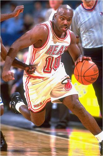 雷电竞-关于蒂姆回归赛场，大胜首场状态亮眼，热火观众沸腾！的信息